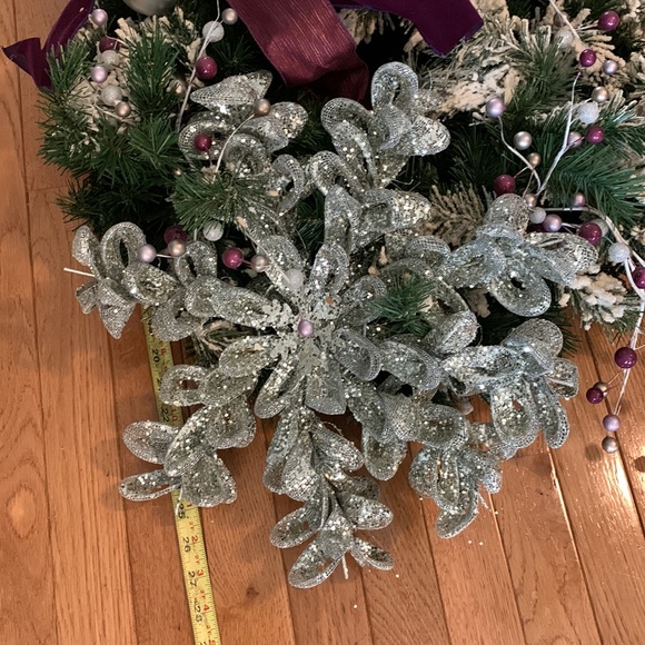 Gorgeous winter wreath with XL glittery snowflake - Picture 2 of 6